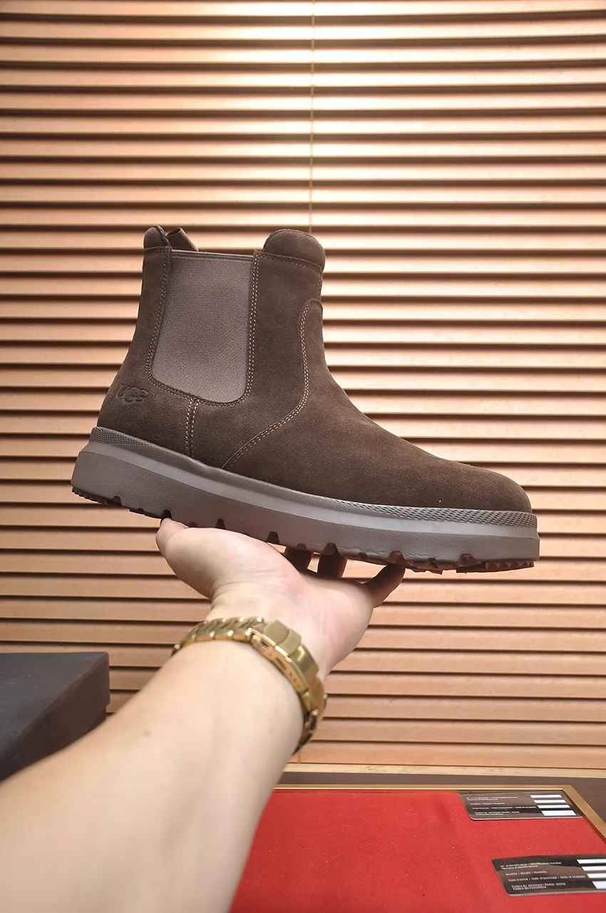 Men's shoes 💰580💶【UGG】(full genuine wool lining) Please pay attention to the original quality and compare the thickness of the wool 🏮🏮Hot style Martin boots from Australia's warm luxury brand men's shoes, official website synchronization, Beckham men's style..., made of imported top-layer waxed cowhide, waxed toe, Australian real wool velvet lining Carefully sewn...Imported rubber Martin boots outsole (comfortable, soft and wear-resistant). I really like the quality...Exquisite workmanship, you can't put it down once you see it. Code number 39-44